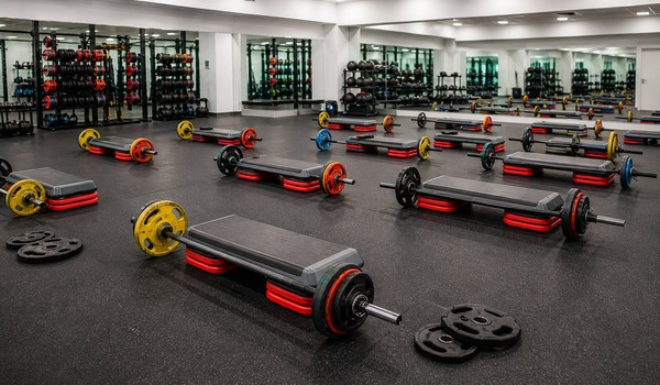 Dark Gym Body Pump Salon