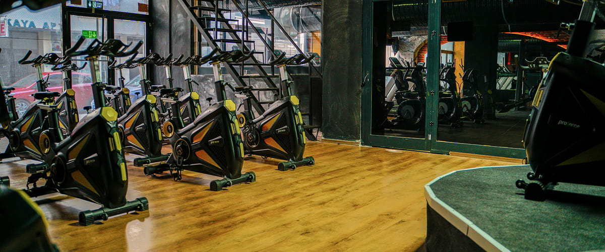 Dark Gym Spinning Salon