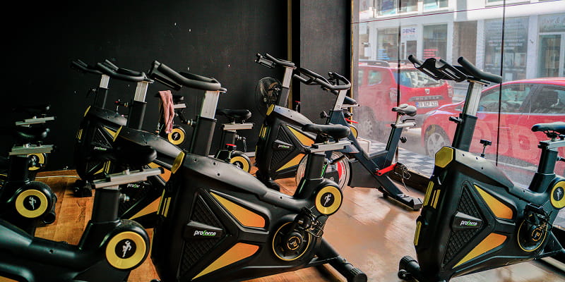 Dark Gym Spinning
